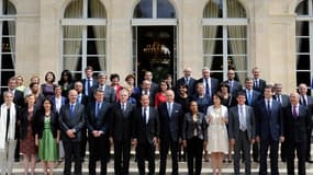 L'opposition demande un remaniement ministeriel