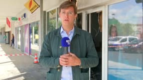 Sacha Houlié devant sa permanence incendiée le 20 août 2021 