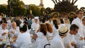 Les "dîneurs en blanc" à Paris