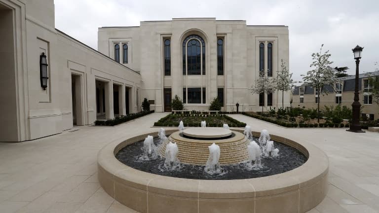 Une vue du premier temple mormon français au Chesnay (Yvelines). 