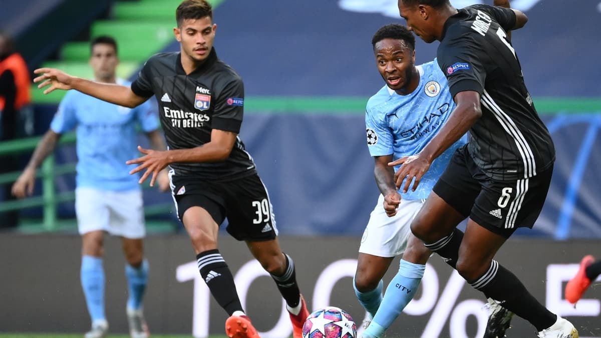 Bruno Guimaraes (à gauche) face à Raheem Sterling et Manchester City en quart de finale de la Ligue des champions en août 2020 Bruno Guimaraes (à gauche) face à Raheem Sterling et Manchester City en quart de finale de la Ligue des champions en août 2020