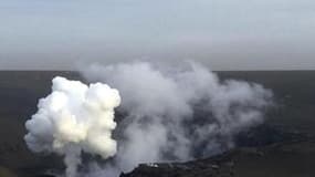 Photo du volcan Grimsvötn, mercredi à 03H00 GMT. Eurocontrol, organisation européenne pour la sécurité du trafic aérien, fait état d'un retour à la normale dans le ciel européen jeudi, le volcan islandais Grimsvötn ne produisant plus que de la vapeur et d