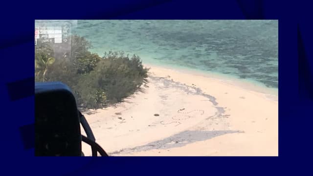 Les naufragés avaient inscrit SOS sur la plage