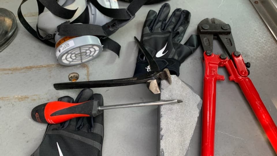 Des outils trouvés en amont de la manifestation parisienne de gilets jaunes