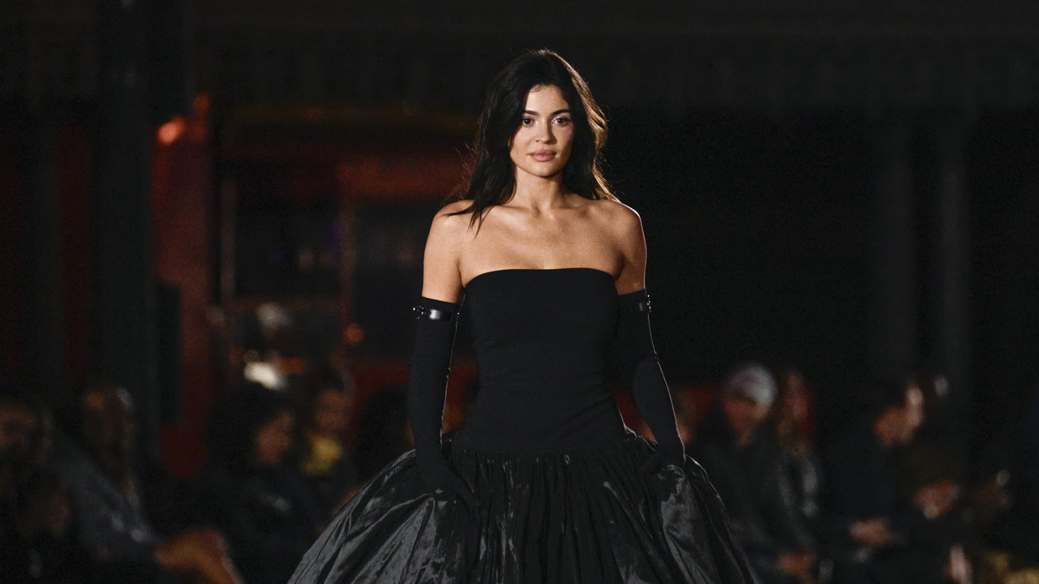 Kylie Jenner lors du défilé Coperni, le 1er octobre 2024 à Disneyland Paris.