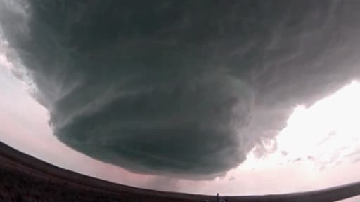 Orage supercellulaire dans l'Etat du Wyoming aux Etats-Unis le 18 mai 2014.