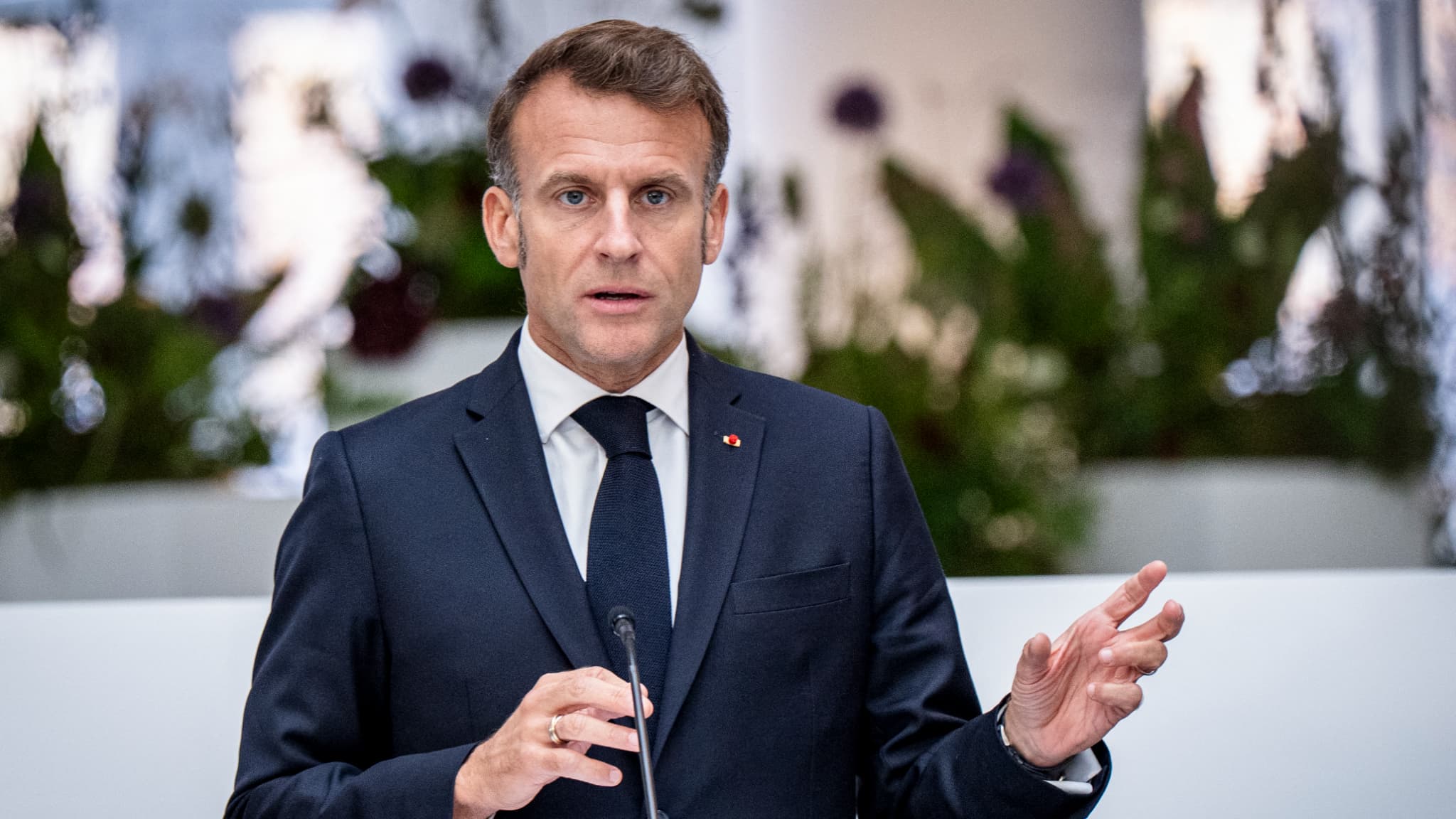 EMMANUEL MACRON AFFIRME QUE LES DRONES VIOLANT L'ESPACE AÉRIEN EUROPÉEN "PEUVENT ÊTRE DÉTRUITS"