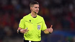 L'arbitre français François Letexier pendant l'Euro 2024