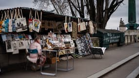 Un "bouquiniste" photographié à Paris, le 31 janvier 2024