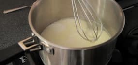 Sauce moutarde : idéale pour relever de nombreux plats (vidéo)