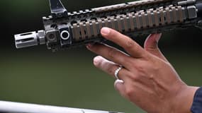 Un membre des forces armées équatoriennes, le 10 février 2025.