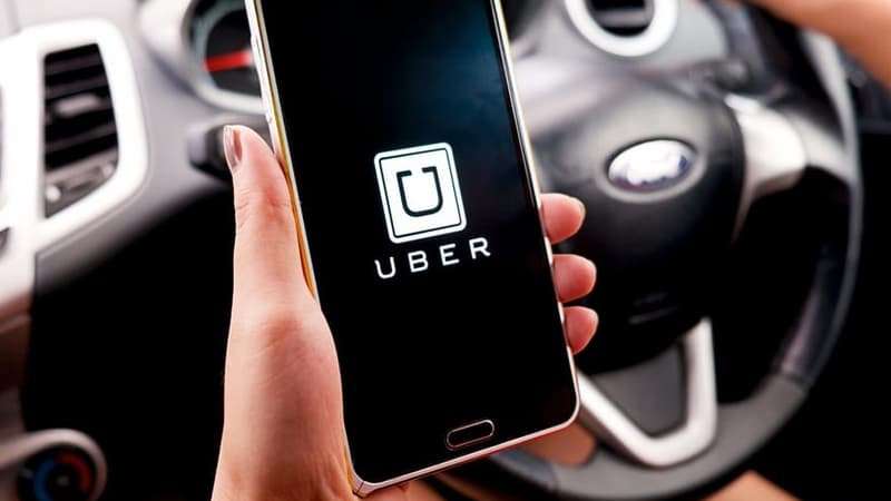 Les chauffeurs dénoncent également le niveau de commission prélevé par Uber, la présence de "faux chauffeurs" qui utilisent des cartes VTC usurpées, et l'absence de tarif minimum pour les courses.