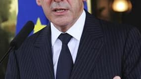 Le Premier ministre François Fillon a relancé les hostilités avec la gauche et les syndicats en plaidant pour un recul à terme de l'âge légal de départ à la retraite à 67 ans au nom de la convergence avec l'Allemagne. /Photo prise le 15 juillet 2011/REUTE