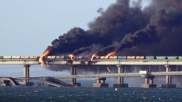 Une explosion touche le pont de Crimée, le 8 octobre 2022