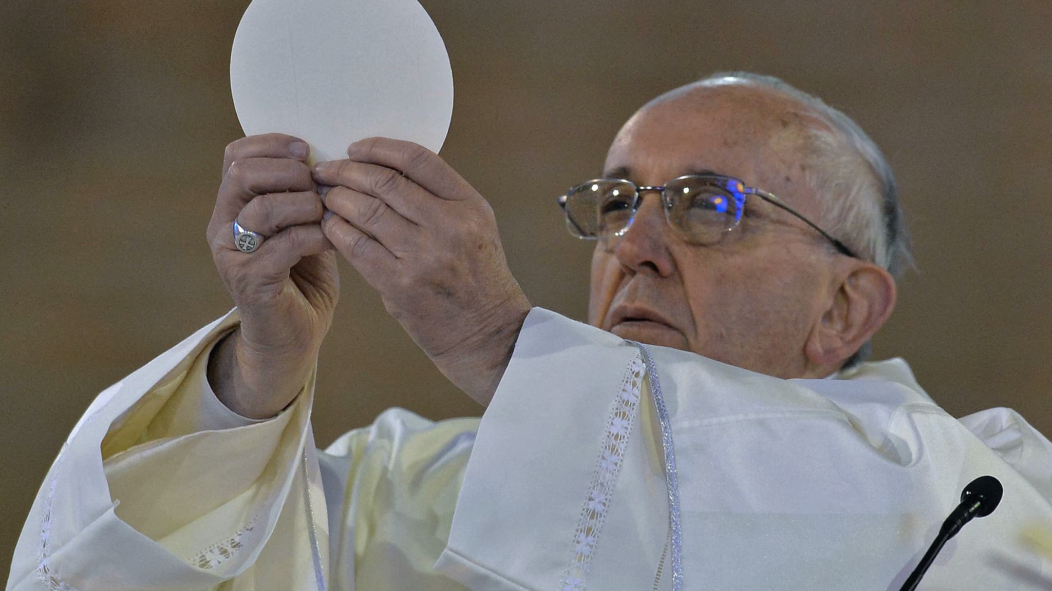Le pape François célèbre une messe à la basilique Notre-Dame d'Aparecida, le sanctuaire catholique le plus vénéré du Brésil, à Aparecida, dans l'État de Sao Paulo, le 24 juillet 2013. Le pape François célèbre une messe à la basilique Notre-Dame d'Aparecida, le sanctuaire catholique le plus vénéré du Brésil, à Aparecida, dans l'État de Sao Paulo, le 24 juillet 2013.
