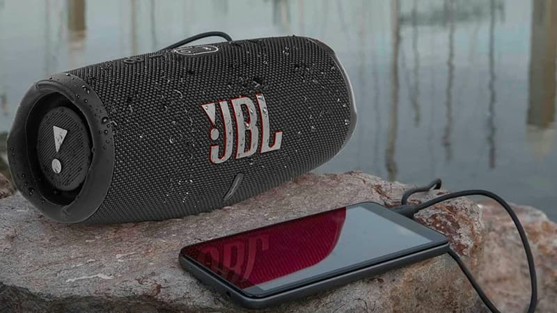 Cette enceinte Bluetooth JBL au son puissant et basses profondes voit son prix se faire atomiser