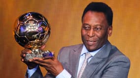 Le Brésilien Pelé a reçu un Ballon d'or "d'honneur" en 2013