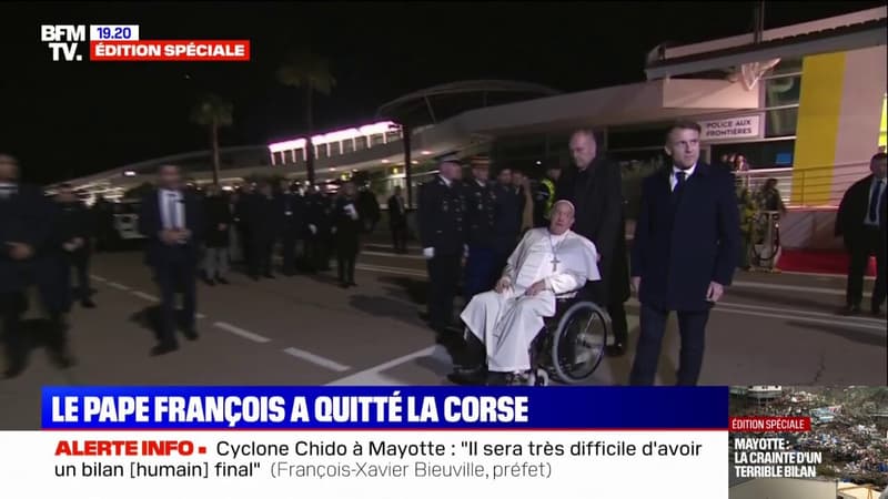 Le pape François a quitté la Corse, raccompagné à son avion par Emmanuel Macron