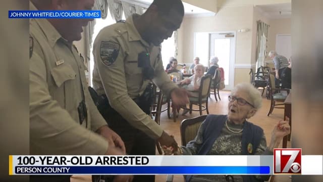 Pour ses 100 ans, une Américaine demande à être arrêtée par la police
