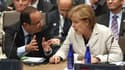 François Hollande et Angela Merkel, ici lors du sommet de l'OTAN à Chicago, tâcheront de trouver un terrain d'entente sur la question très controversée des euro-obligations lors du Conseil européen de mercredi. /Photo prise le 21 mai 2012/REUTERS/Jeff Hay