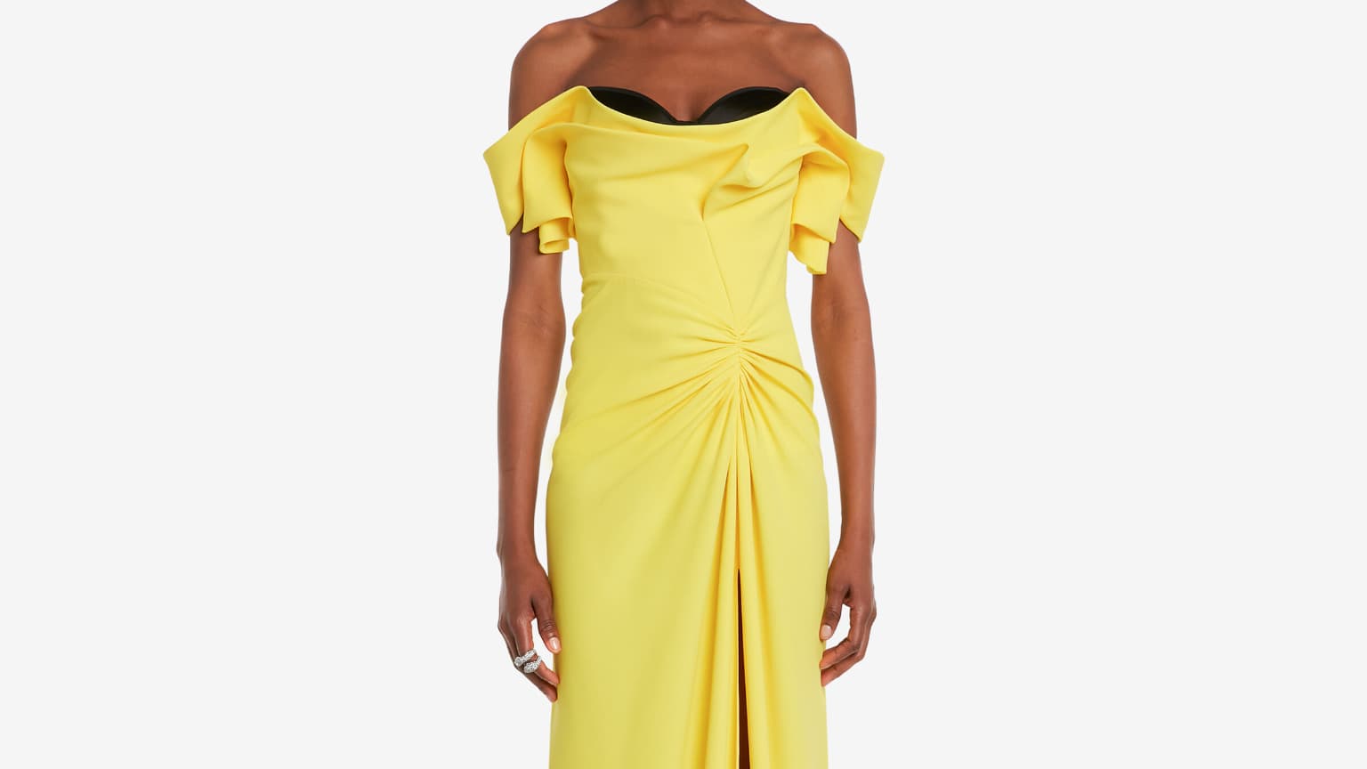 Robe jaune vive à épaules dénudes, jupe froncée et bustier noir, par Alexander McQueen Robe jaune vive à épaules dénudes, jupe froncée et bustier noir, par Alexander McQueen