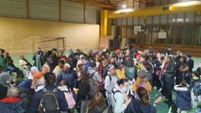 Plus de 150 personnes sans-abri, principalement des femmes et des enfants, ont occupé vendredi 3 mai au soir un gymnase à Lyon pour dénoncer le manque d'hébergement d'urgence, avant d'être évacués par les forces de l'ordre.
