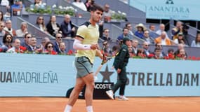 Carlos Alcaraz lors de sa victoire contre l'Allemand Jan-Lennard Struff au Masters 1000 de Madrid (6-3, 6-7, 7-6), le 30 avril 2024
