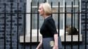 Le Premier ministre britannique, Liz Truss, quitte le 10 Downing Street, dans le centre de Londres, le 9 septembre 2022.
