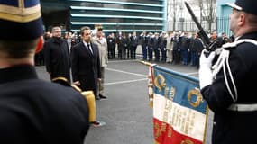 Nicolas Sarkozy a entretenu le suspense sur sa déclaration de candidature à un second mandat, annoncée comme imminente, se contentant de rendre hommage au travail de la gendarmerie lors de l'inauguration de son nouveau siège à Issy-les-Moulineaux. /Photo