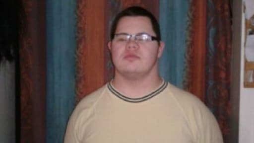 Bruno, 17 ans, surnommé Cody, mesure 1,70 m et présente une corpulence forte.