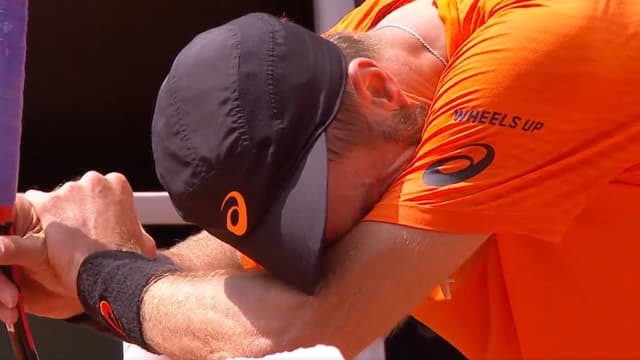 Steve Johnson n'a pu retenir quelques larmes après sa victoire au 2e tour de Roland-Garros.