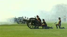 À Londres, des coups de canons tirés pour les 92 ans d’Elizabeth II 