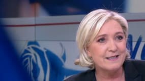 Marine Le Pen sur le plateau de France 2. 