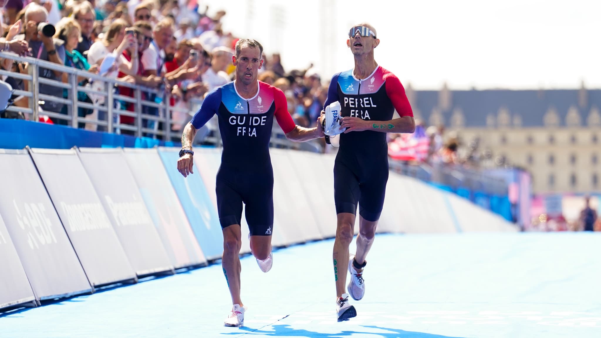 Antoine Pérel lors de l'arrivée du para triathlon aux JO paralympiques le 2 septembre 2025