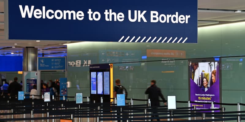 Un poste frontière à l'aéroport de Heathrow (Royaume-Uni), le 16 juillet 2019.