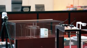 Les quatre accusés comparaissent devant la cour d'assises des mineurs, qui juge à huis clos, du fait de la minorité en 2021 de l'accusé principal.