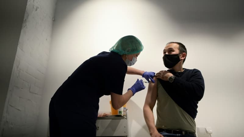 SONDAGE BFMTV - 61% des Français favorables à des mesures de restriction plus contraignantes pour les non-vaccinés