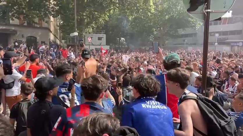 L'ambiance aux abords du Parc des Princes avant la finale de la Ligue des champions, le 31 mai 2025.