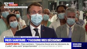 Manifestations anti-pass sanitaire: Emmanuel Macron estime "qu'il y a des gens qui sont dans la mobilisation irrationnelle"