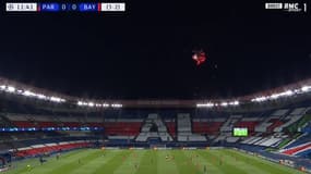 Les supporters ont tiré un feu d'artifice dans le premier quart d'heure