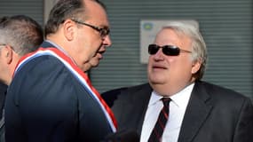 Le maire d'Istres, François Bernardini, parle avec Patrick Mennucci, le 21 septembre 212 à Marseille