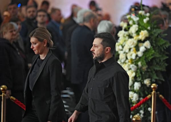 Volodymyr Zelensky et son épouse à Kiev le 17 mai 2022. Volodymyr Zelensky et son épouse à Kiev le 17 mai 2022.