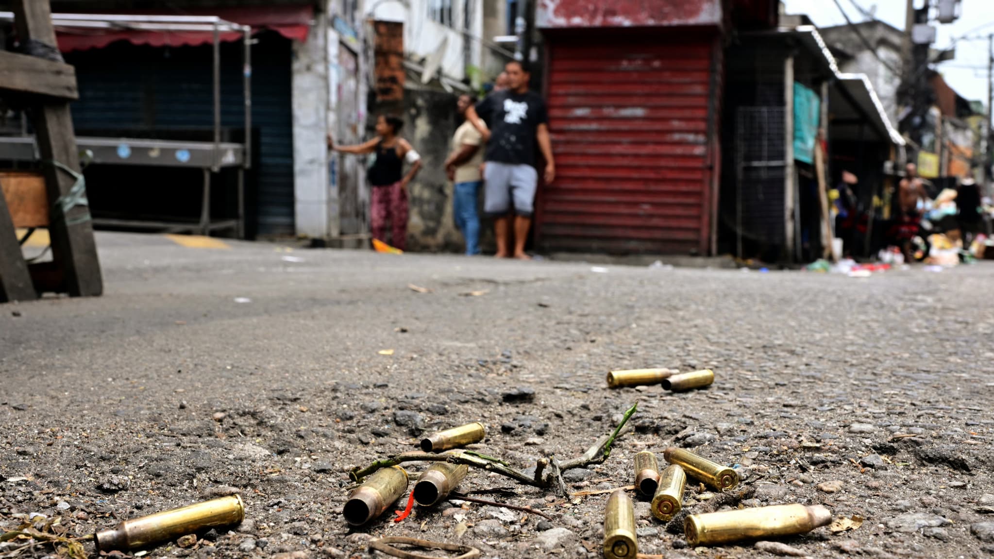 Des douilles sont visibles lors d'un raid de la police civile et militaire dans la favela Complexo do Alemao à Rio de Janeiro, le 24 janvier 2025. (Photo d'illustration) Des douilles sont visibles lors d'un raid de la police civile et militaire dans la favela Complexo do Alemao à Rio de Janeiro, le 24 janvier 2025. (Photo d'illustration)