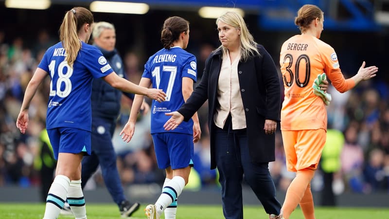 https://images.bfmtv.com/IzBeWP9zNfSyj8jAoUi62OEDc8A=/0x37:2048x1189/800x0/images/L-entraineuse-de-Chelsea-Emma-Hayes-en-avril-2023-1741005.jpg