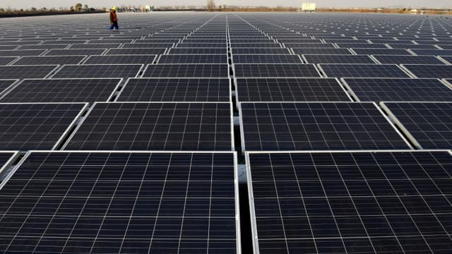 Des panneaux solaires à Huainan, en décembre 2017 en Chine