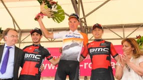 Bas Tietema (à droite) sur le podium de Paris-Roubaix espoir 2014 aux côtés de Mike Teunissen (au centre) 