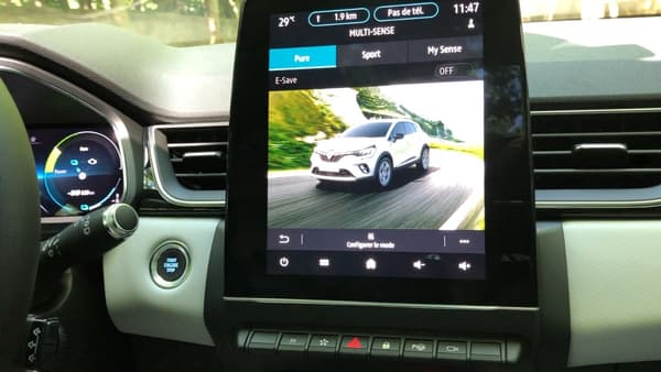 Trois modes permettent d'opter pour une conduite 100% électrique (Pure), de tirer le meilleur du moteur hybride (Sport) ou de rouler selon ses paramètres personnalisés (My Sense). Trois modes permettent d'opter pour une conduite 100% électrique (Pure), de tirer le meilleur du moteur hybride (Sport) ou de rouler selon ses paramètres personnalisés (My Sense).