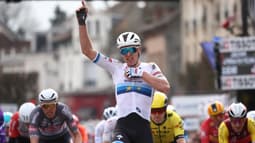 Tim Merlier, vainqueur de la première étape de Paris-Nice, le 9 mars 2025.