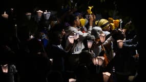 Des milliers de personnes ont participé à une procession aux flambeaux au sanctuaire de Lourdes, ce 14 août 2022.