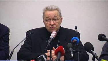Conférence de presse de Mgr André Vingt-Trois au sujet de la démission de Benoit XVI le 11 février 2013 à Paris.